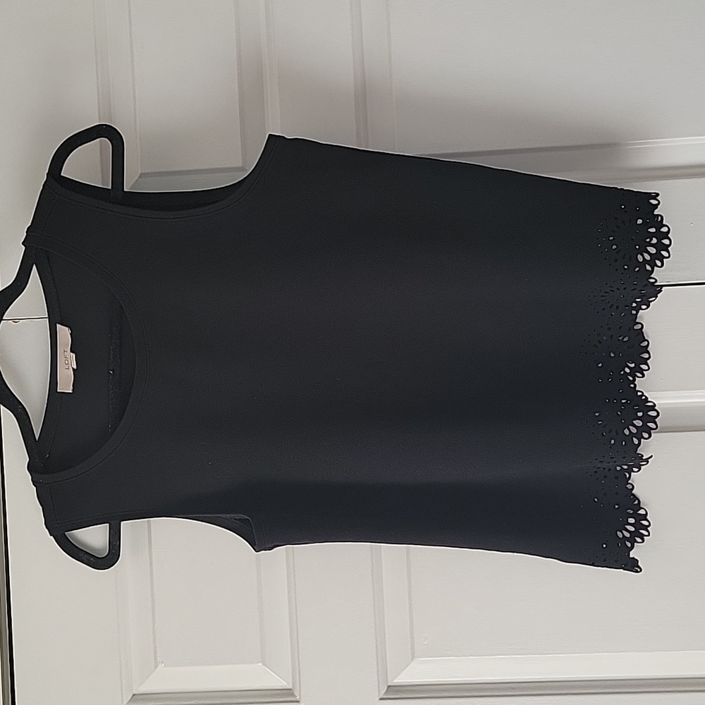 Black scallop edge tank top